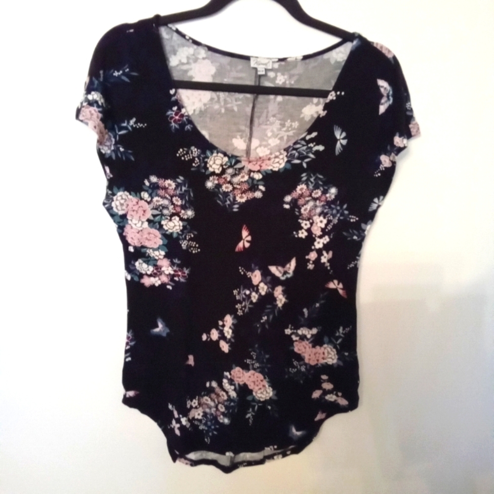 Kismet Women's Black With Floral Round Hemline Scoop Neck T-shirt XS Oversized